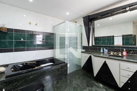 Casa à venda com 331m², 4 quartos e 4 vagasBanheiro Suite 1