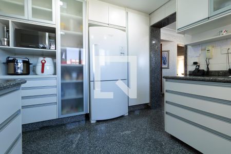 Casa à venda com 331m², 4 quartos e 4 vagasCozinha