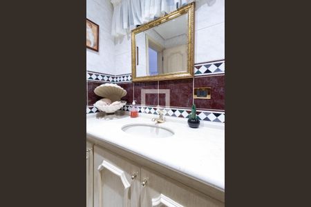 Casa à venda com 331m², 4 quartos e 4 vagasBanheiro Social 