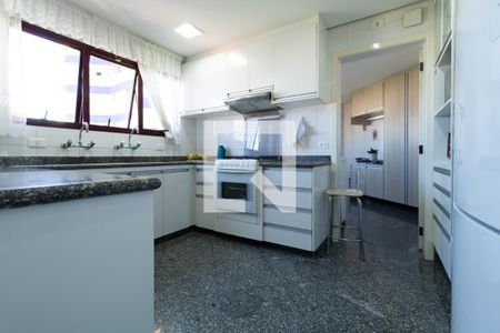 Casa à venda com 331m², 4 quartos e 4 vagasCozinha