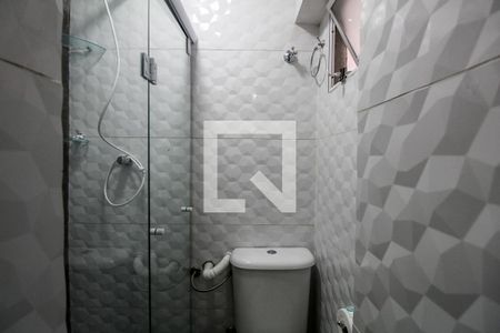 Banheiro  de casa para alugar com 2 quartos, 60m² em Parque Independência, São Paulo