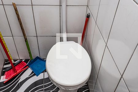 Banheiro de casa para alugar com 1 quarto, 32m² em Vila Zat, São Paulo