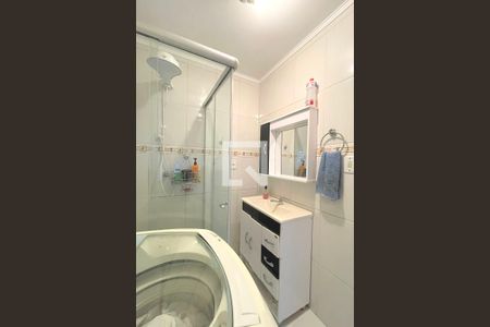 Banheiro de apartamento à venda com 1 quarto, 35m² em Vila Ipiranga, Porto Alegre