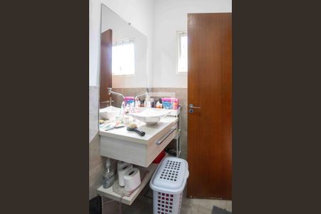 Casa à venda com 290m², 6 quartos e 2 vagasBanheiro da Suíte 2