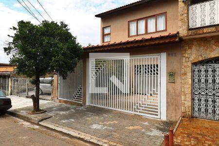 Casa à venda com 420m², 2 quartos e 20 vagasFachada