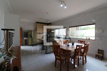 Casa à venda com 420m², 2 quartos e 20 vagasCozinha