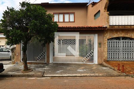 Casa à venda com 420m², 2 quartos e 20 vagasFachada