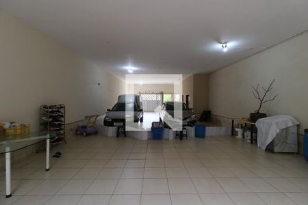 Casa à venda com 420m², 2 quartos e 20 vagasGaragem