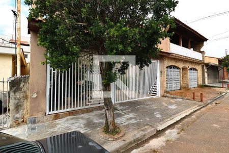 Casa à venda com 420m², 2 quartos e 20 vagasFachada