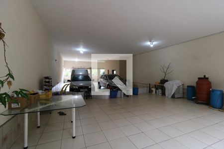 Casa à venda com 420m², 2 quartos e 20 vagasGaragem