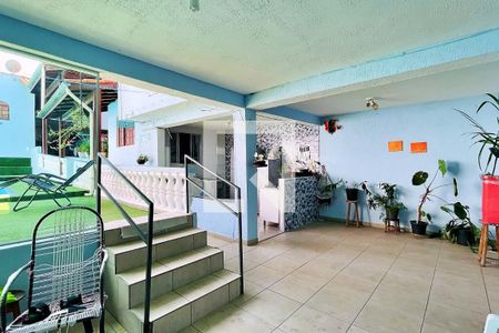 Casa à venda com 300m², 6 quartos e 5 vagas Casa à venda com 300m², 6 quartos e 5 vagasÁrea externa