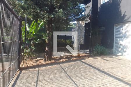 Casa à venda com 512m², 6 quartos e 4 vagas Casa à venda com 512m², 6 quartos e 4 vagasQuintal