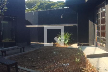 Casa à venda com 512m², 6 quartos e 4 vagas Casa à venda com 512m², 6 quartos e 4 vagasQuintal