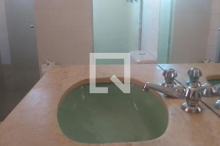 Casa à venda com 512m², 6 quartos e 4 vagas Casa à venda com 512m², 6 quartos e 4 vagasBanheiro Suíte 2