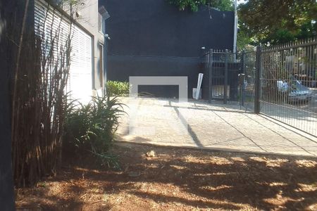 Casa à venda com 512m², 6 quartos e 4 vagas Casa à venda com 512m², 6 quartos e 4 vagasQuintal