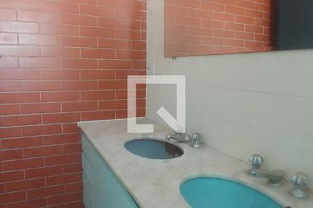 Casa à venda com 512m², 6 quartos e 4 vagas Casa à venda com 512m², 6 quartos e 4 vagasBanheiro Suíte 1