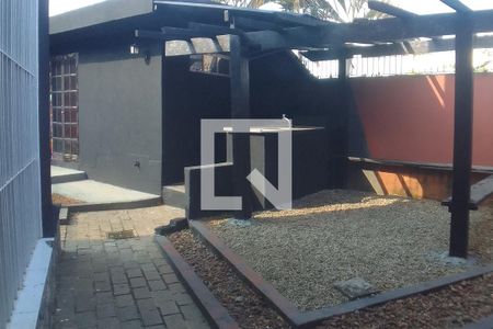 Casa à venda com 512m², 6 quartos e 4 vagas Casa à venda com 512m², 6 quartos e 4 vagasQuintal