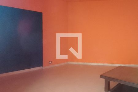 Casa à venda com 512m², 6 quartos e 4 vagas Casa à venda com 512m², 6 quartos e 4 vagasSala de tv com lareira