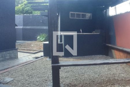 Casa à venda com 512m², 6 quartos e 4 vagas Casa à venda com 512m², 6 quartos e 4 vagasQuintal