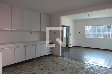 Casa à venda com 512m², 6 quartos e 4 vagasCozinha