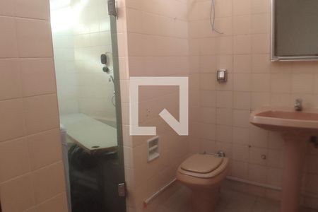 Casa à venda com 512m², 6 quartos e 4 vagas Casa à venda com 512m², 6 quartos e 4 vagasStudio anexo - Banheiro