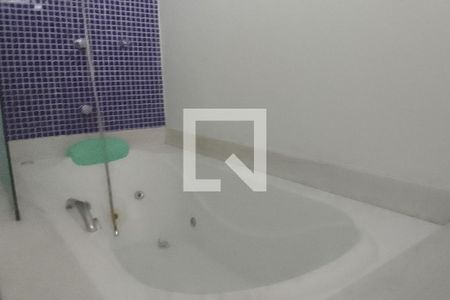 Casa à venda com 512m², 6 quartos e 4 vagas Casa à venda com 512m², 6 quartos e 4 vagasBanheiro Suíte 3