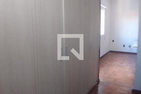Casa à venda com 512m², 6 quartos e 4 vagas Casa à venda com 512m², 6 quartos e 4 vagasCloset Suíte 1