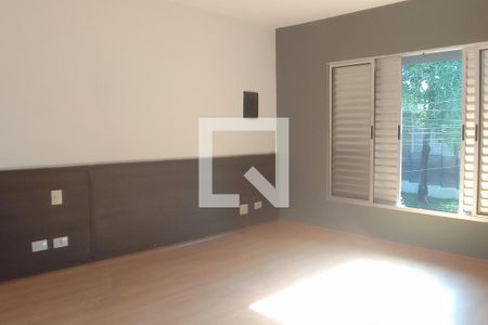 Casa à venda com 512m², 6 quartos e 4 vagas Casa à venda com 512m², 6 quartos e 4 vagasQuarto 1