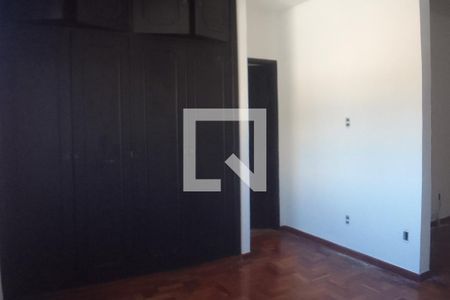 Casa à venda com 512m², 6 quartos e 4 vagas Casa à venda com 512m², 6 quartos e 4 vagasCloset Suíte 2