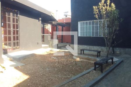 Casa à venda com 512m², 6 quartos e 4 vagas Casa à venda com 512m², 6 quartos e 4 vagasQuintal