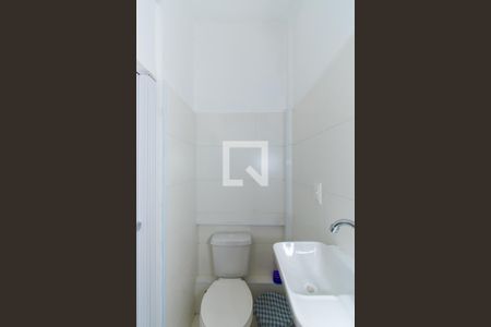 Banheiro de kitnet/studio para alugar com 1 quarto, 34m² em Liberdade, São Paulo