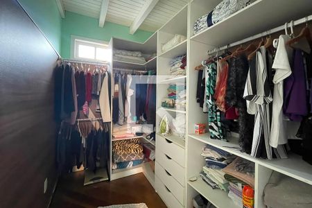 Casa à venda com 310m², 4 quartos e 5 vagasSuíte - Closet