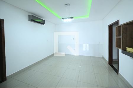 Sala de casa para alugar com 2 quartos, 250m² em Vila Finsocial, Goiânia