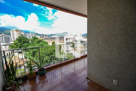 Apartamento à venda com 84m², 3 quartos e 1 vaga Apartamento à venda com 84m², 3 quartos e 1 vagaVaranda
