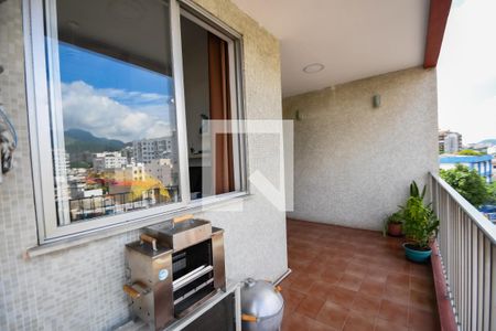 Apartamento à venda com 84m², 3 quartos e 1 vaga Apartamento à venda com 84m², 3 quartos e 1 vagaVaranda