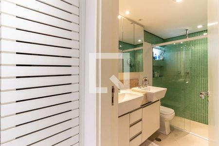 Apartamento à venda com 123m², 2 quartos e 1 vagaSuíte - Banheiro 1