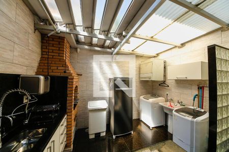 Casa à venda com 128m², 3 quartos e 2 vagas Casa à venda com 128m², 3 quartos e 2 vagasÁrea gourmet/Serviço