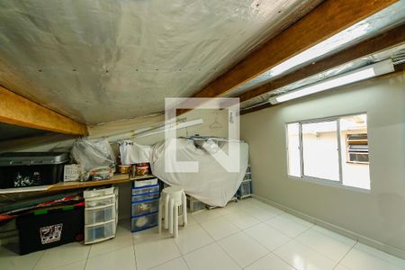 Casa à venda com 128m², 3 quartos e 2 vagas Casa à venda com 128m², 3 quartos e 2 vagasSótão