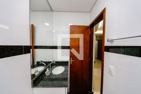 Casa à venda com 128m², 3 quartos e 2 vagas Casa à venda com 128m², 3 quartos e 2 vagasBanheiro Suíte