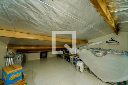 Casa à venda com 128m², 3 quartos e 2 vagas Casa à venda com 128m², 3 quartos e 2 vagasSótão