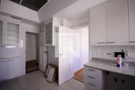 Apartamento para alugar com 420m², 4 quartos e 4 vagas Apartamento para alugar com 420m², 4 quartos e 4 vagasCozinha
