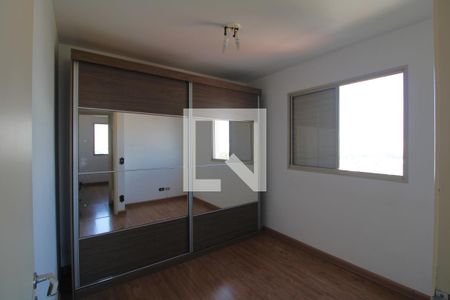 Quarto 2 de apartamento para alugar com 3 quartos, 68m² em Vila Isa, São Paulo