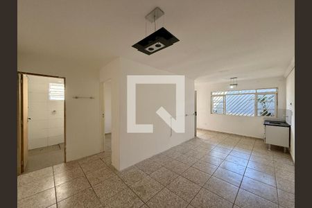 Sala/Cozinha de casa para alugar com 1 quarto, 45m² em Jardim Aeroporto, São Paulo