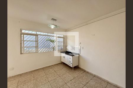 Sala/Cozinha de casa para alugar com 1 quarto, 45m² em Jardim Aeroporto, São Paulo