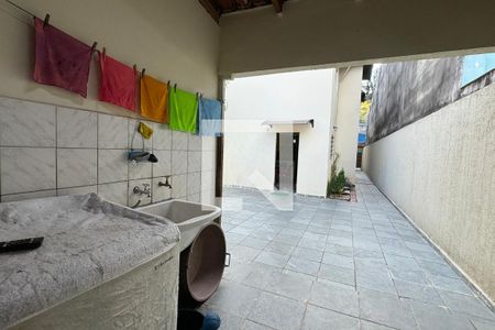 Casa à venda com 180m², 3 quartos e 1 vagaÁrea de Serviço