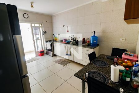 Casa à venda com 310m², 4 quartos e 3 vagasCozinha - Armários