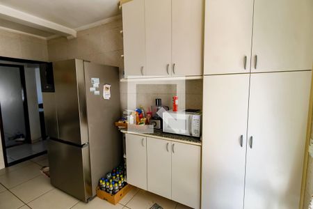 Casa à venda com 310m², 4 quartos e 3 vagasCozinha - Armários