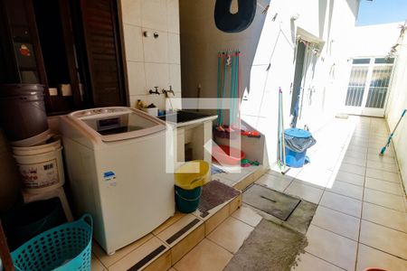 Casa à venda com 310m², 4 quartos e 3 vagasDetalhe da area de serviço