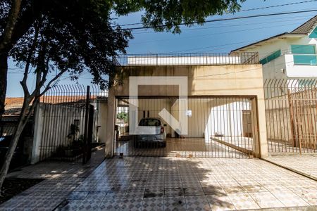 Casa à venda com 310m², 4 quartos e 3 vagasFachada e garagem