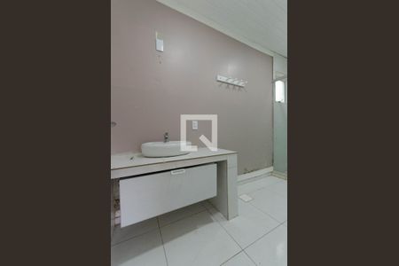 Banheiro  de casa à venda com 1 quarto, 45m² em Guarujá, Porto Alegre